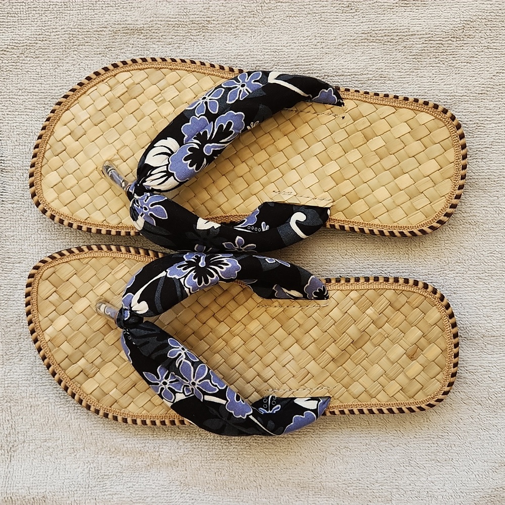 Hawaiian print straw slippers